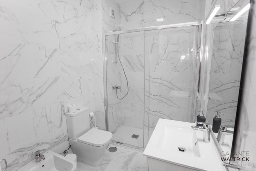 Downtown 3 Bedroom With Balcony - Quiet Street - Family Friendly - Groups 波尔图 外观 照片
