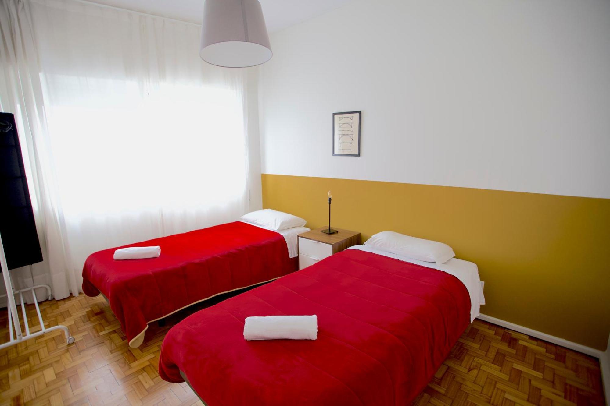Downtown 3 Bedroom With Balcony - Quiet Street - Family Friendly - Groups 波尔图 外观 照片