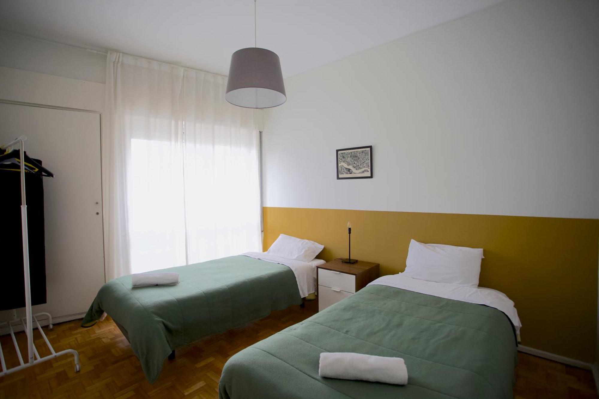 Downtown 3 Bedroom With Balcony - Quiet Street - Family Friendly - Groups 波尔图 外观 照片